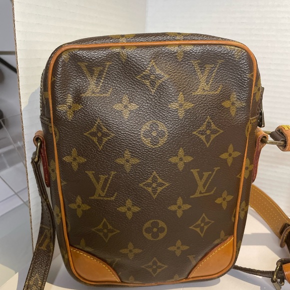 Louis Vuitton Monogram Danube Crossbody Bag Vintage - Picture 8 of 17